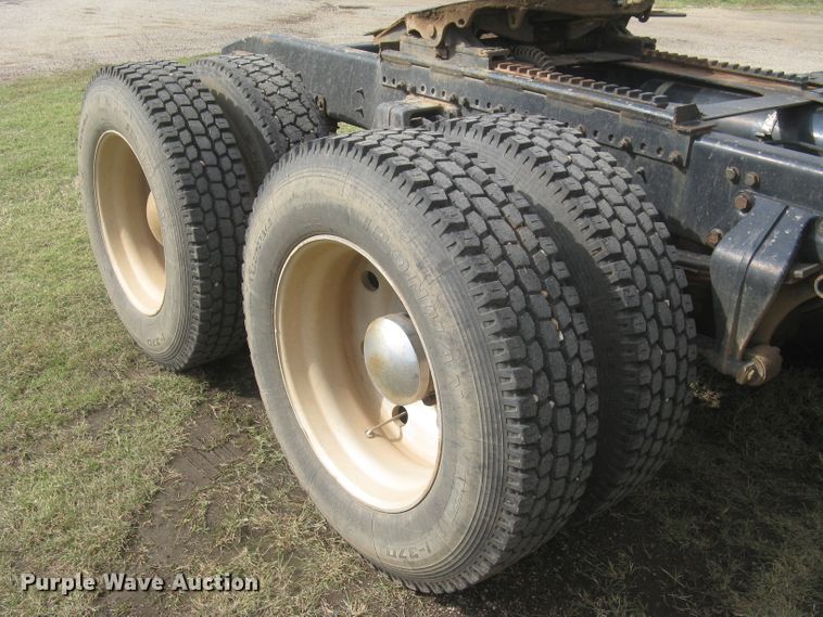 image for item DG5318 1993 Freightliner FLD112  semi truck