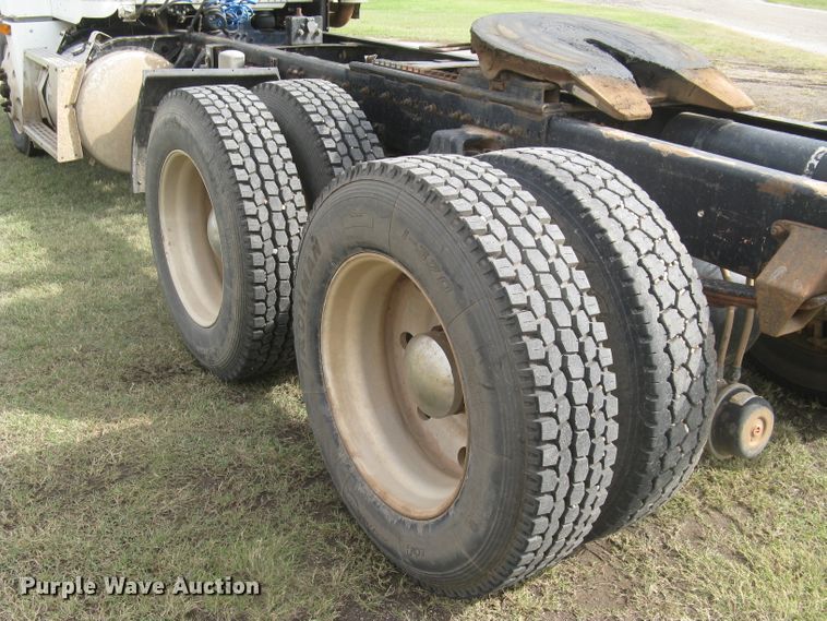 image for item DG5318 1993 Freightliner FLD112  semi truck