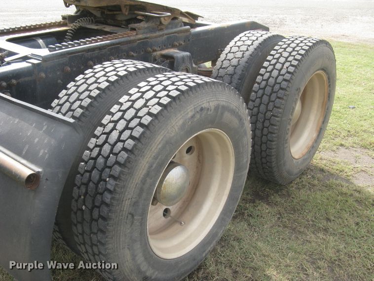 image for item DG5318 1993 Freightliner FLD112  semi truck