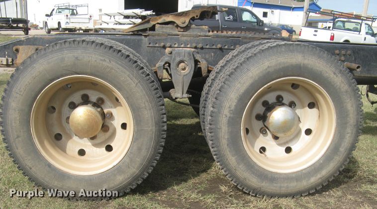 image for item DG5318 1993 Freightliner FLD112  semi truck