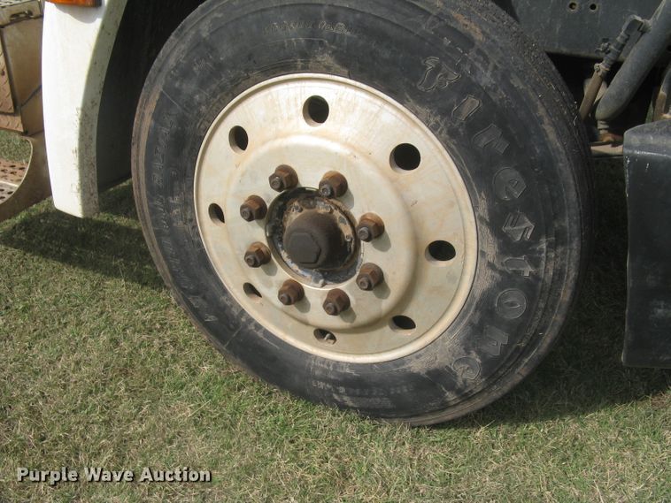 image for item DG5318 1993 Freightliner FLD112  semi truck