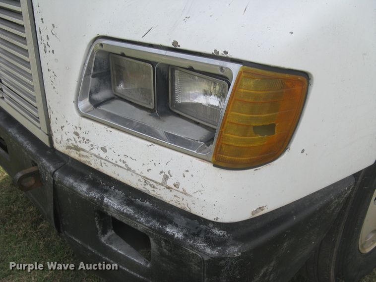 image for item DG5318 1993 Freightliner FLD112  semi truck