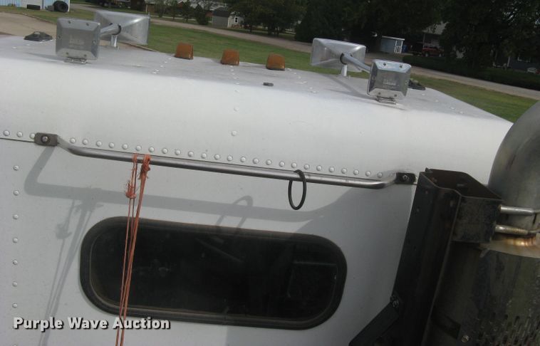 image for item DG5318 1993 Freightliner FLD112  semi truck