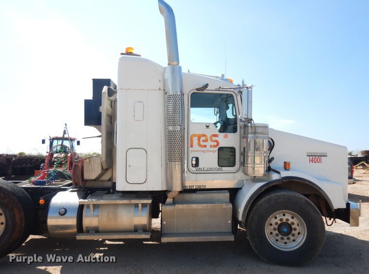 image for item DH7290 2014 Kenworth T800  semi truck