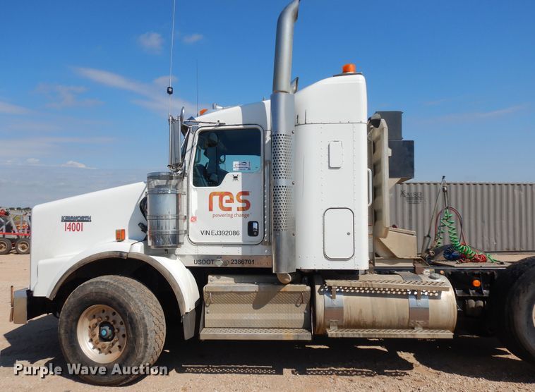 image for item DH7290 2014 Kenworth T800  semi truck