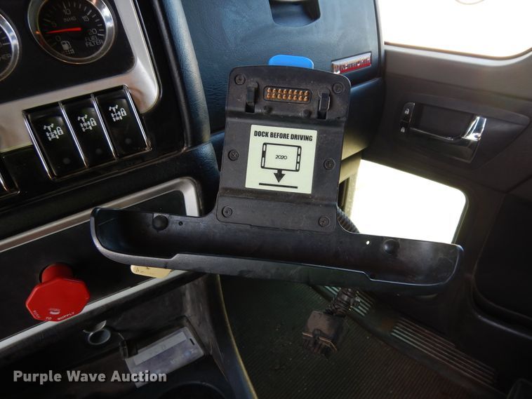 image for item DH7290 2014 Kenworth T800  semi truck