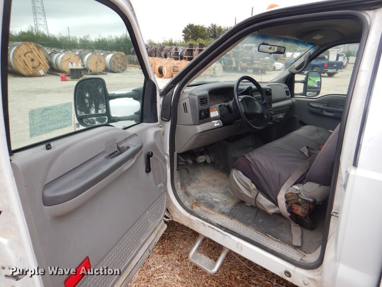 image for item DH7297 2001 Ford F450 Super Duty  bucket truck