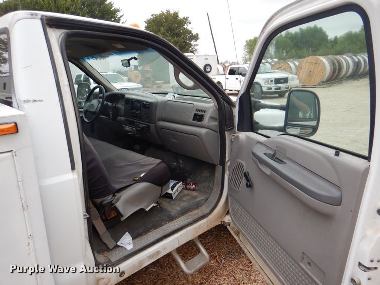 image for item DH7297 2001 Ford F450 Super Duty  bucket truck