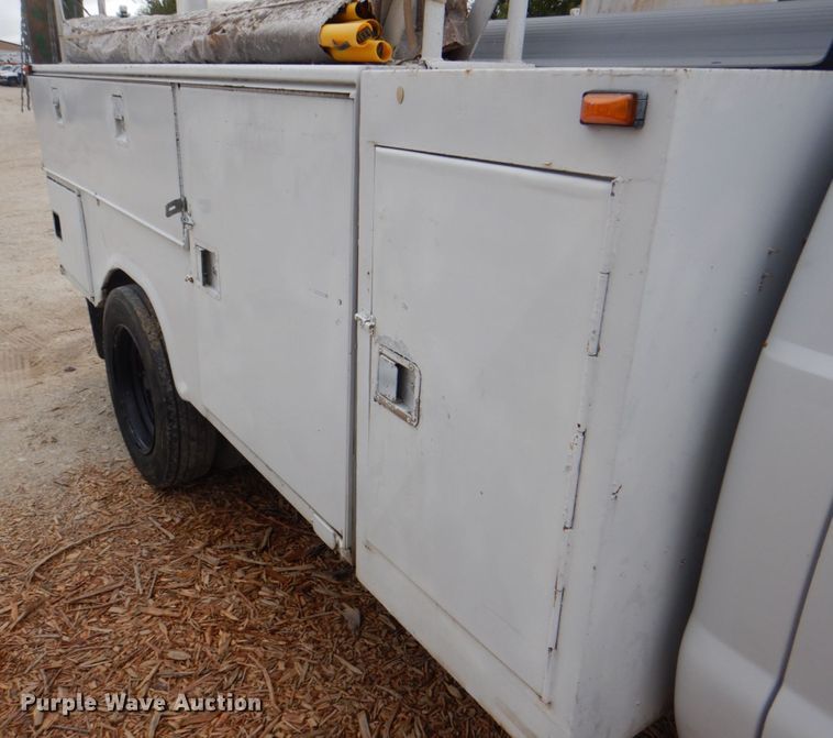 image for item DH7297 2001 Ford F450 Super Duty  bucket truck