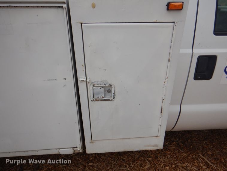 image for item DH7297 2001 Ford F450 Super Duty  bucket truck