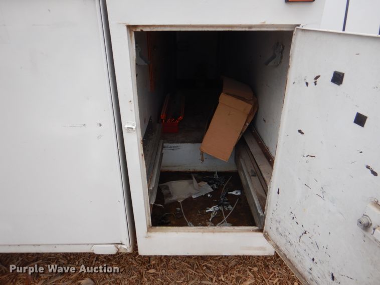 image for item DH7297 2001 Ford F450 Super Duty  bucket truck