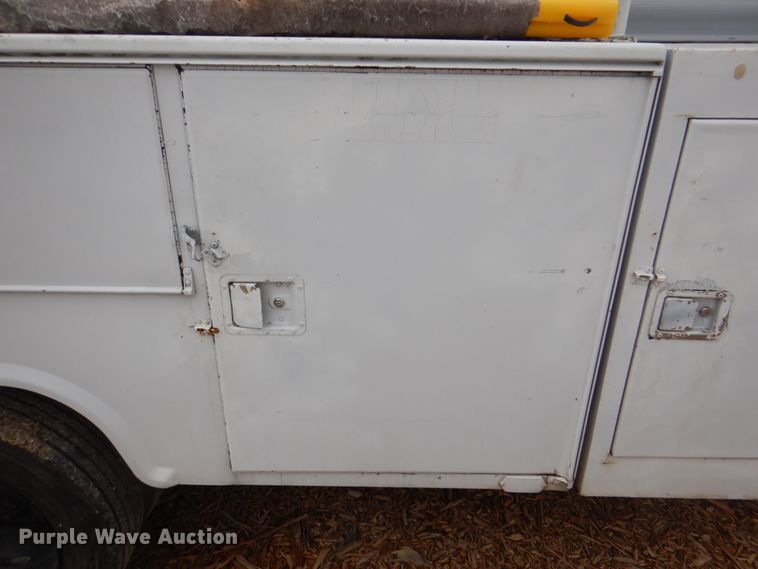 image for item DH7297 2001 Ford F450 Super Duty  bucket truck