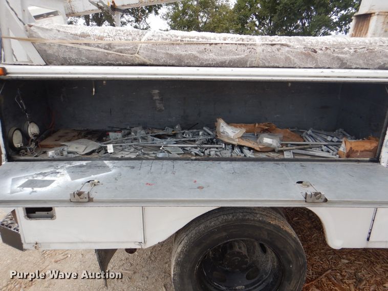 image for item DH7297 2001 Ford F450 Super Duty  bucket truck