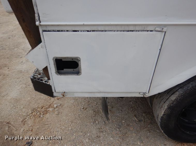 image for item DH7297 2001 Ford F450 Super Duty  bucket truck