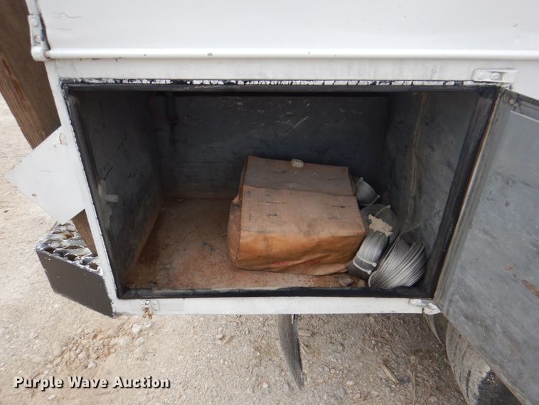 image for item DH7297 2001 Ford F450 Super Duty  bucket truck