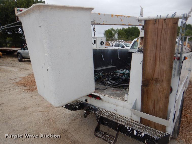 image for item DH7297 2001 Ford F450 Super Duty  bucket truck