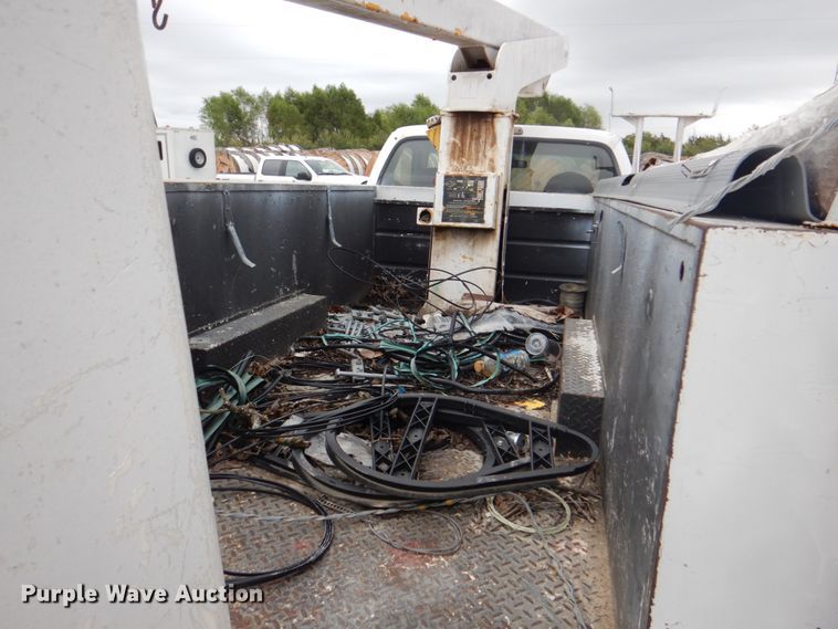 image for item DH7297 2001 Ford F450 Super Duty  bucket truck