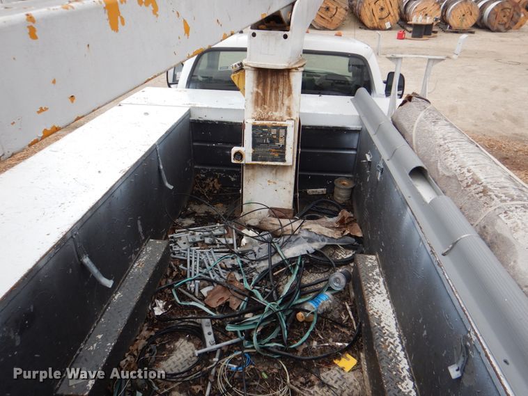 image for item DH7297 2001 Ford F450 Super Duty  bucket truck