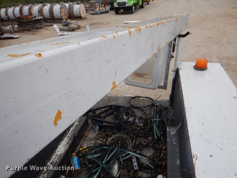 image for item DH7297 2001 Ford F450 Super Duty  bucket truck