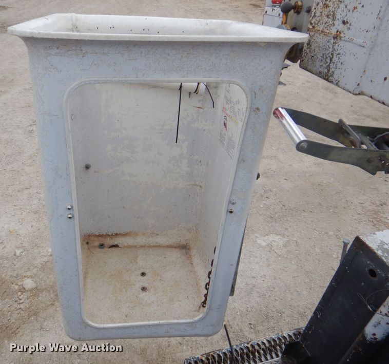 image for item DH7297 2001 Ford F450 Super Duty  bucket truck