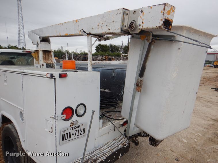 image for item DH7297 2001 Ford F450 Super Duty  bucket truck