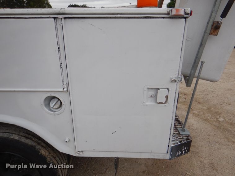 image for item DH7297 2001 Ford F450 Super Duty  bucket truck