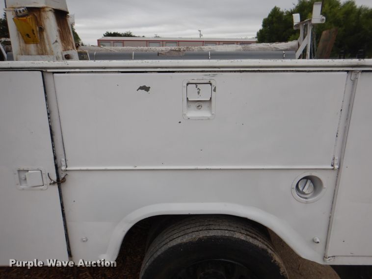 image for item DH7297 2001 Ford F450 Super Duty  bucket truck