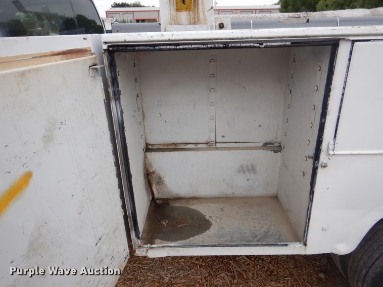 image for item DH7297 2001 Ford F450 Super Duty  bucket truck