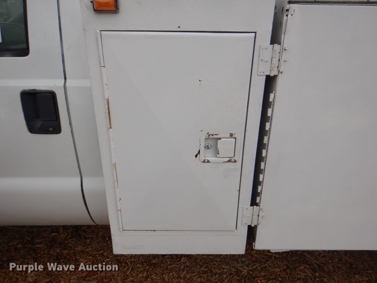 image for item DH7297 2001 Ford F450 Super Duty  bucket truck