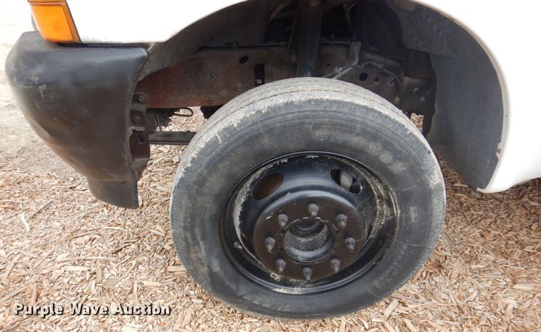 image for item DH7297 2001 Ford F450 Super Duty  bucket truck