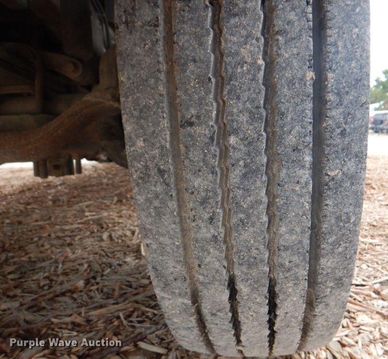 image for item DH7297 2001 Ford F450 Super Duty  bucket truck