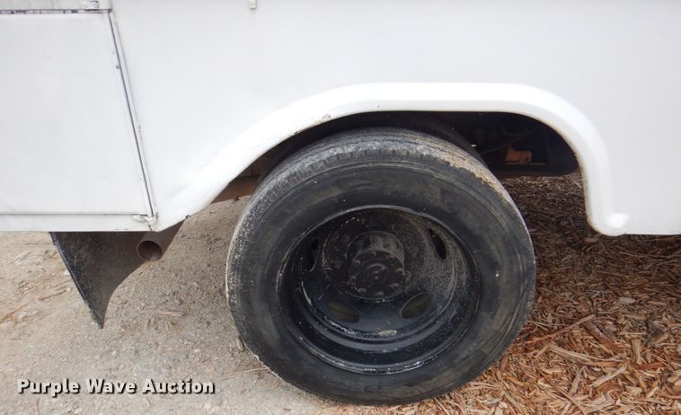 image for item DH7297 2001 Ford F450 Super Duty  bucket truck