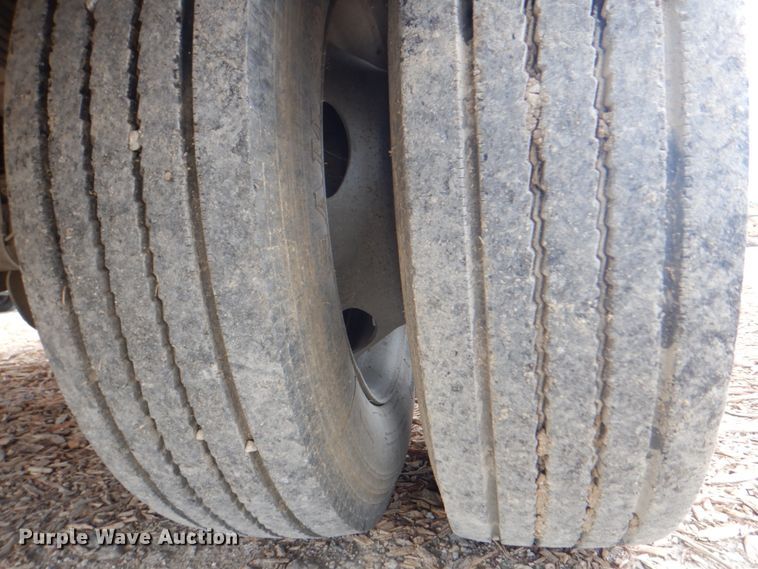 image for item DH7297 2001 Ford F450 Super Duty  bucket truck