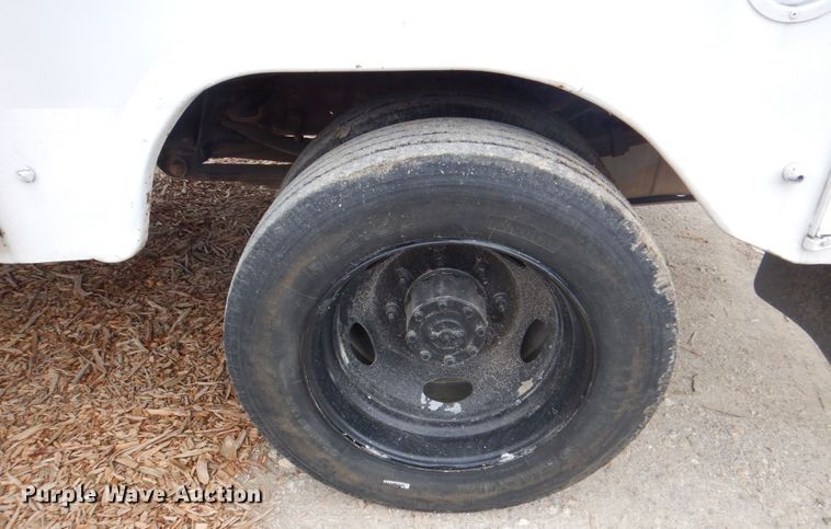 image for item DH7297 2001 Ford F450 Super Duty  bucket truck