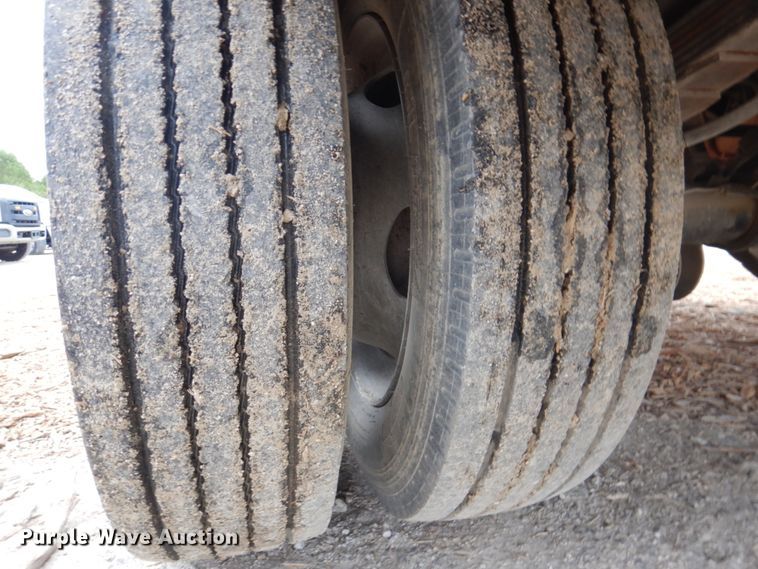 image for item DH7297 2001 Ford F450 Super Duty  bucket truck