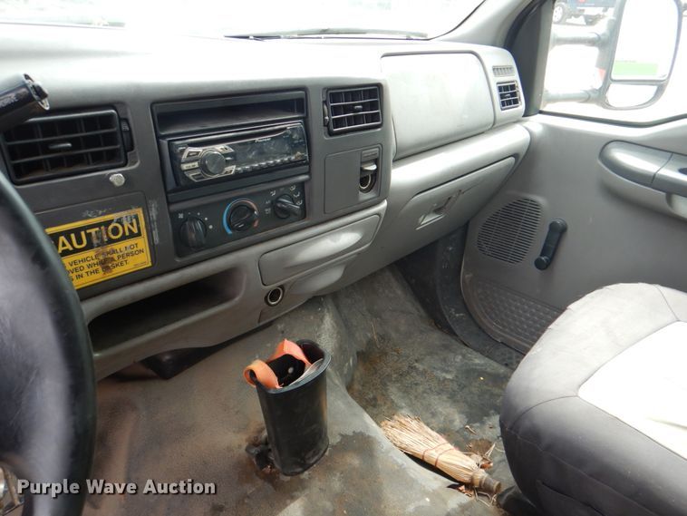 image for item DH7298 1999 Ford F450 Super Duty  bucket truck