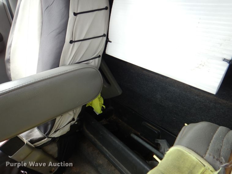 image for item DH7298 1999 Ford F450 Super Duty  bucket truck