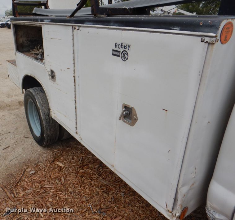 image for item DH7298 1999 Ford F450 Super Duty  bucket truck