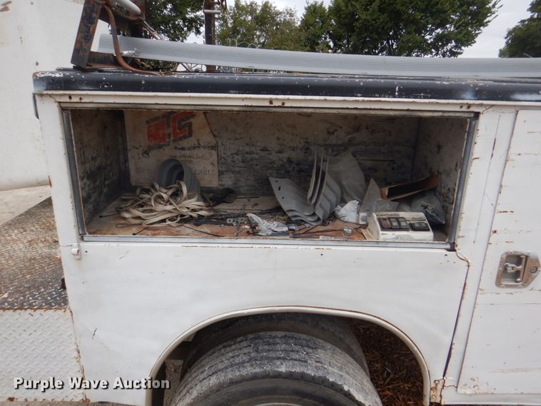 image for item DH7298 1999 Ford F450 Super Duty  bucket truck