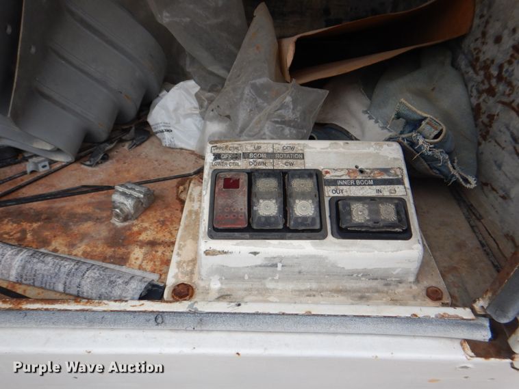 image for item DH7298 1999 Ford F450 Super Duty  bucket truck