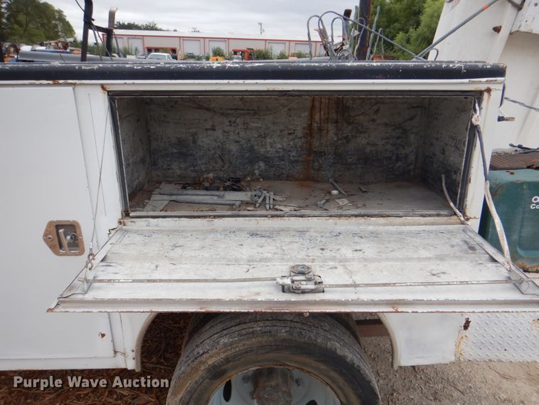 image for item DH7298 1999 Ford F450 Super Duty  bucket truck