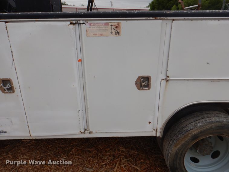 image for item DH7298 1999 Ford F450 Super Duty  bucket truck