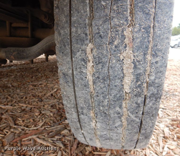 image for item DH7298 1999 Ford F450 Super Duty  bucket truck