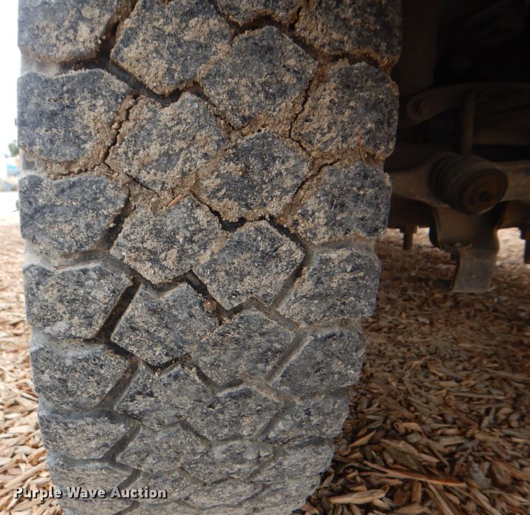 image for item DH7298 1999 Ford F450 Super Duty  bucket truck