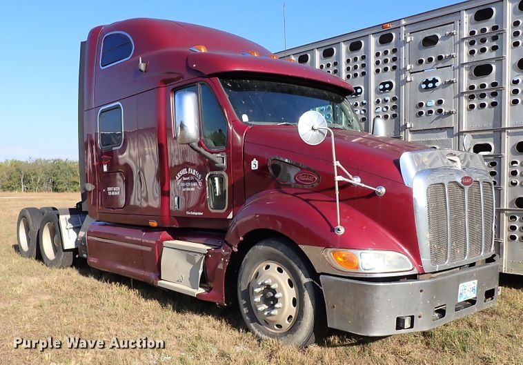 image for item DI5773 2004 Peterbilt 387  semi truck