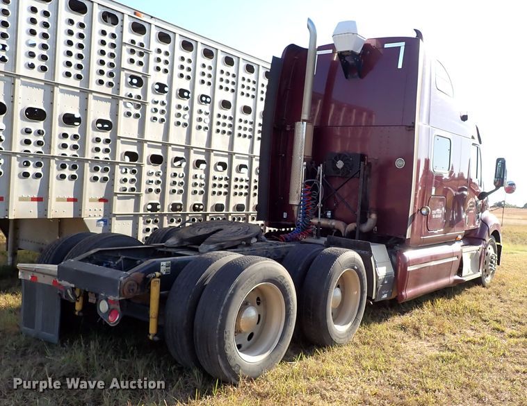 image for item DI5773 2004 Peterbilt 387  semi truck