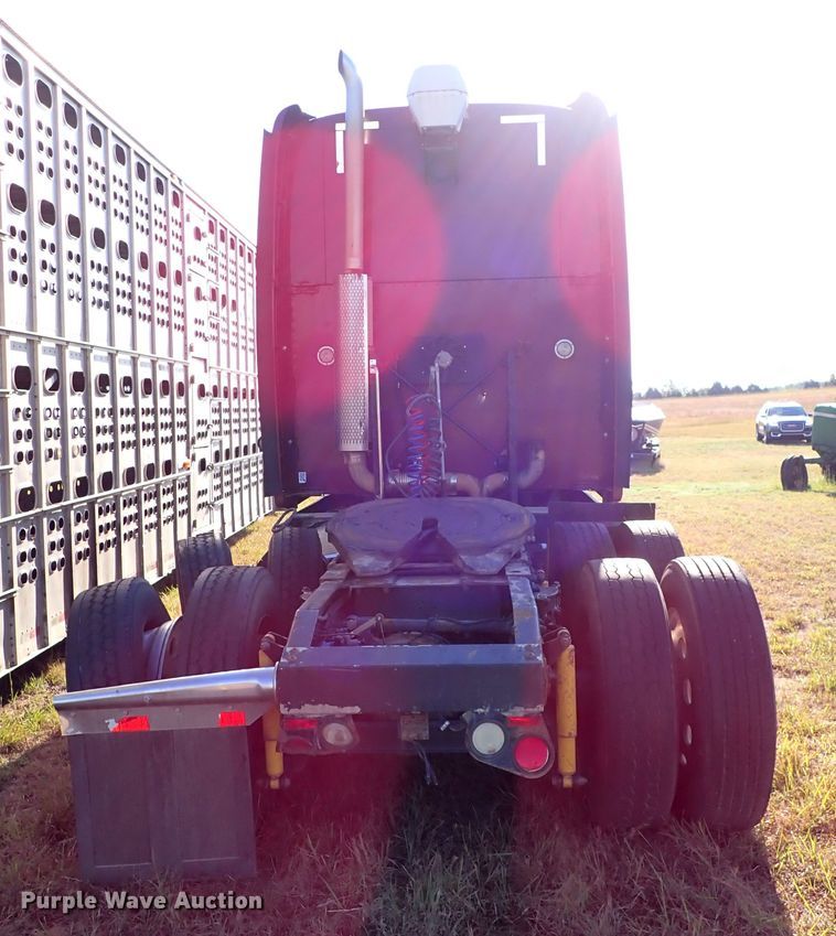 image for item DI5773 2004 Peterbilt 387  semi truck