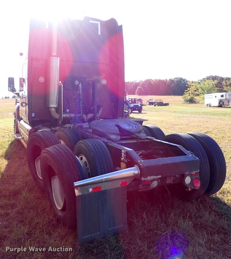 image for item DI5773 2004 Peterbilt 387  semi truck