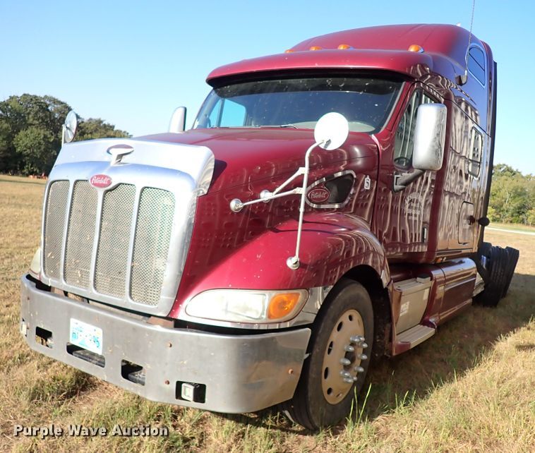 image for item DI5773 2004 Peterbilt 387  semi truck