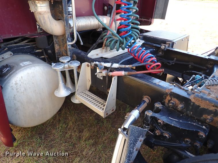 image for item DI5773 2004 Peterbilt 387  semi truck